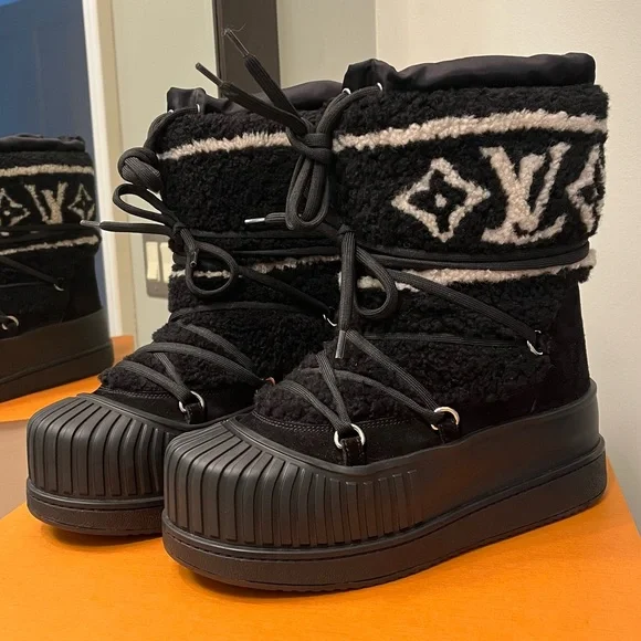 LOUIS VUITTON boots - Picture 1 of 10